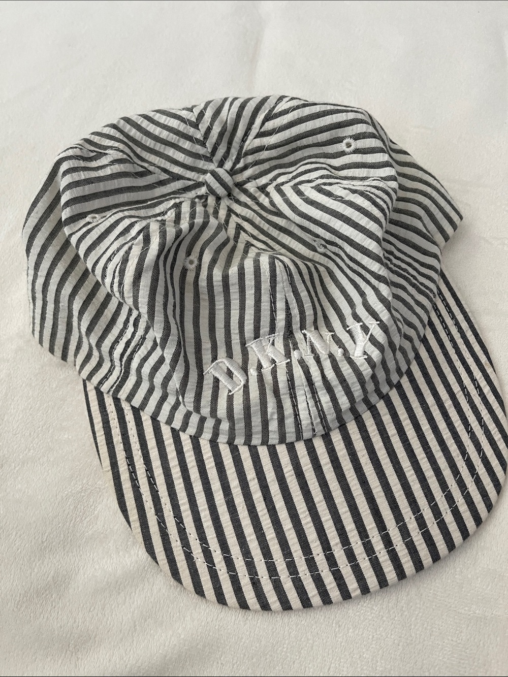 DKNY 90s Railroad Striped Seersucker Hat🪶